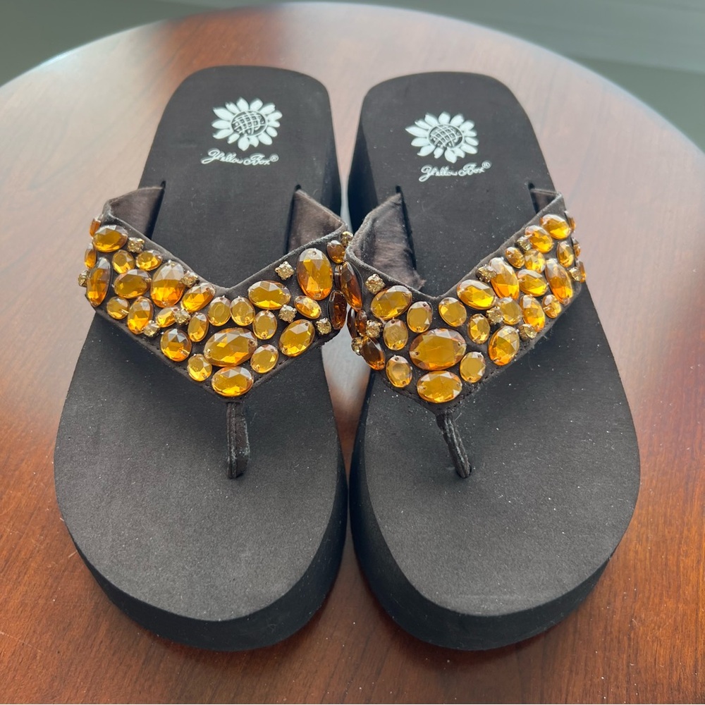 Yellow Box Amber Jeweled Wedge Flip Flops 6M - preowned